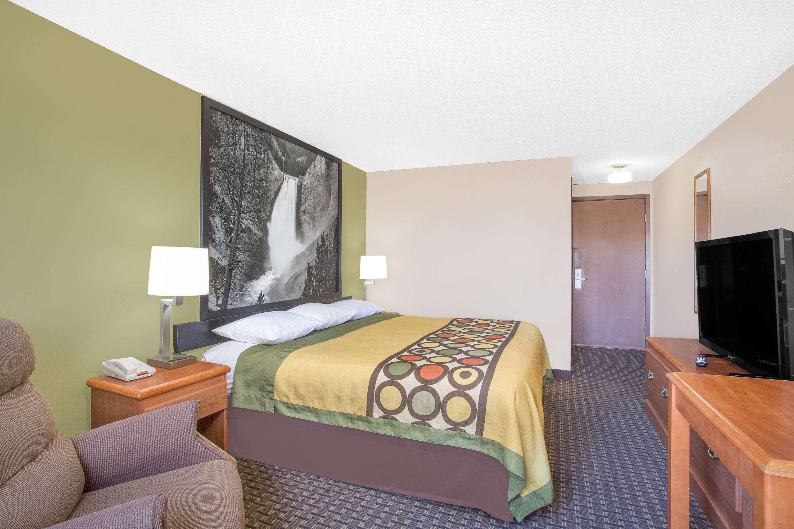Super 8 By Wyndham Riverton Exterior photo