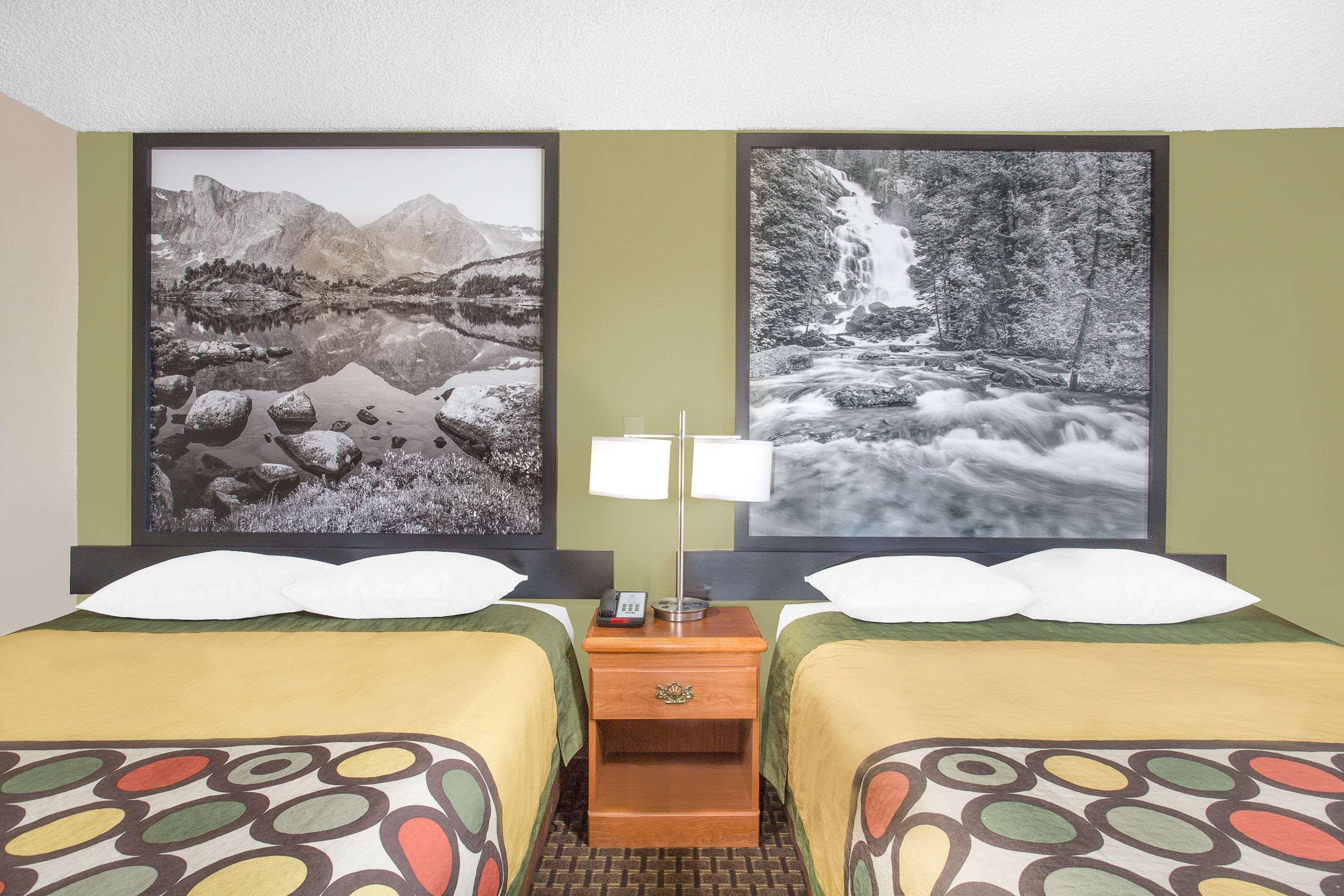 Super 8 By Wyndham Riverton Exterior photo