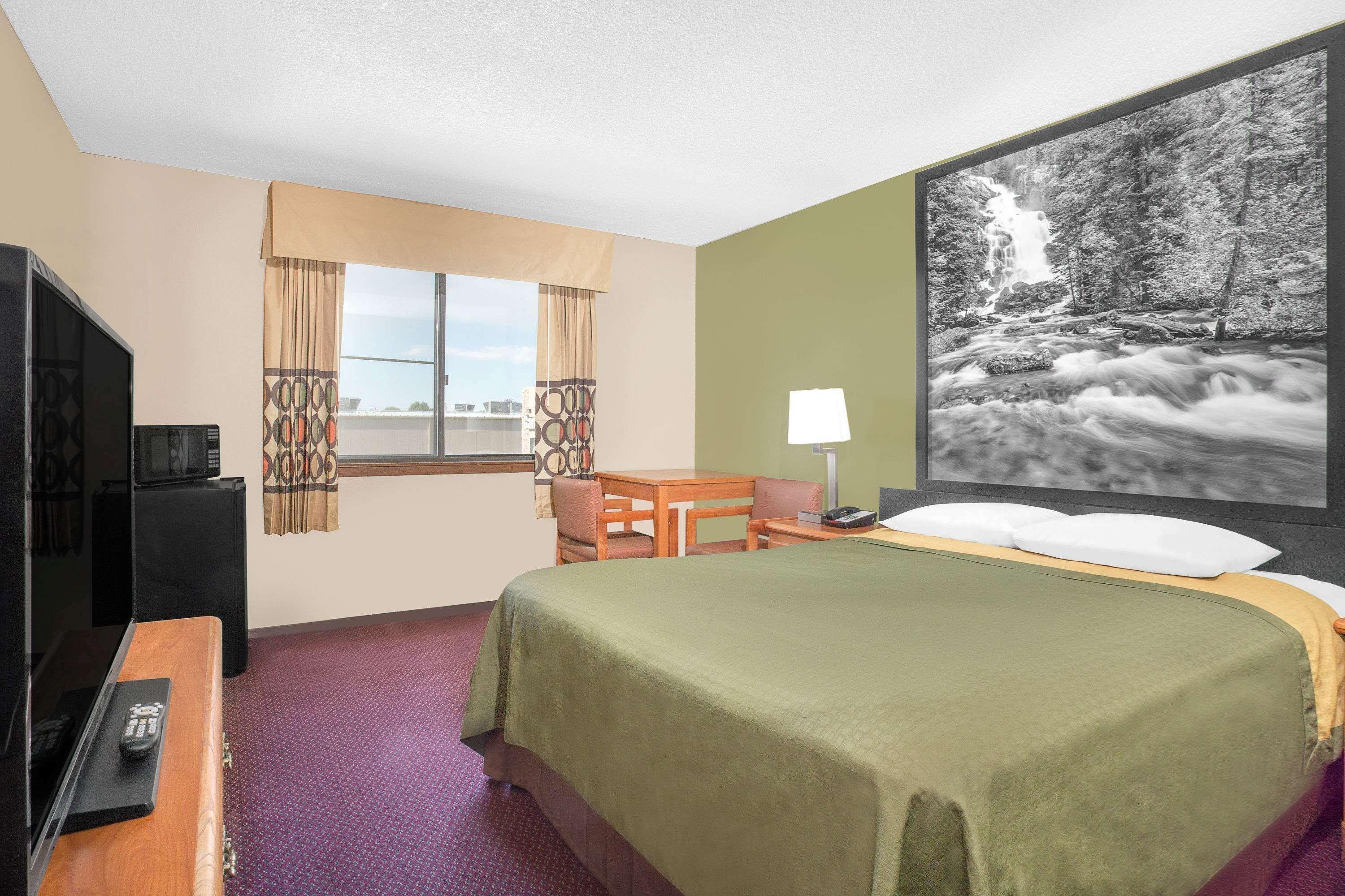 Super 8 By Wyndham Riverton Exterior photo