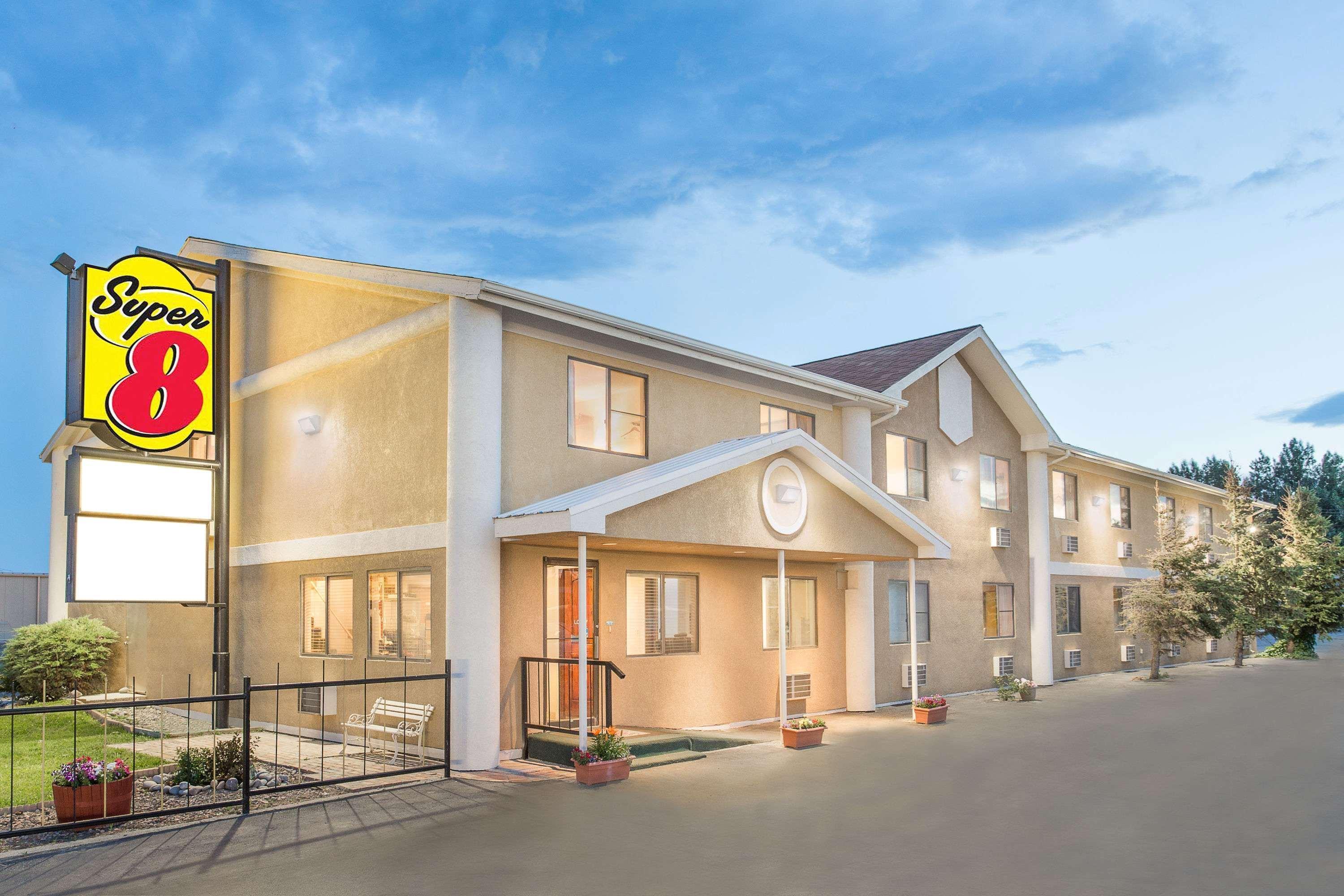 Super 8 By Wyndham Riverton Exterior photo