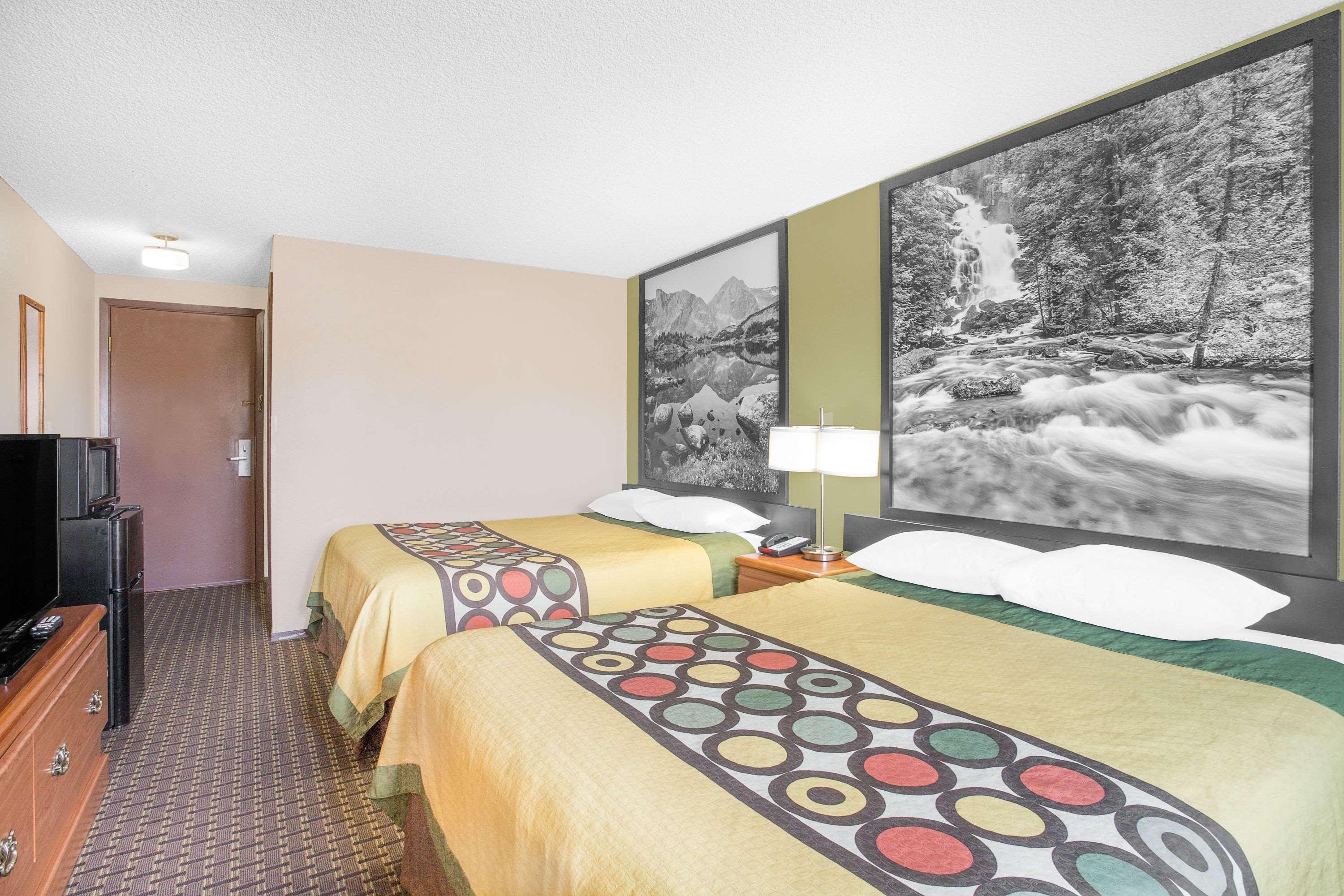 Super 8 By Wyndham Riverton Exterior photo
