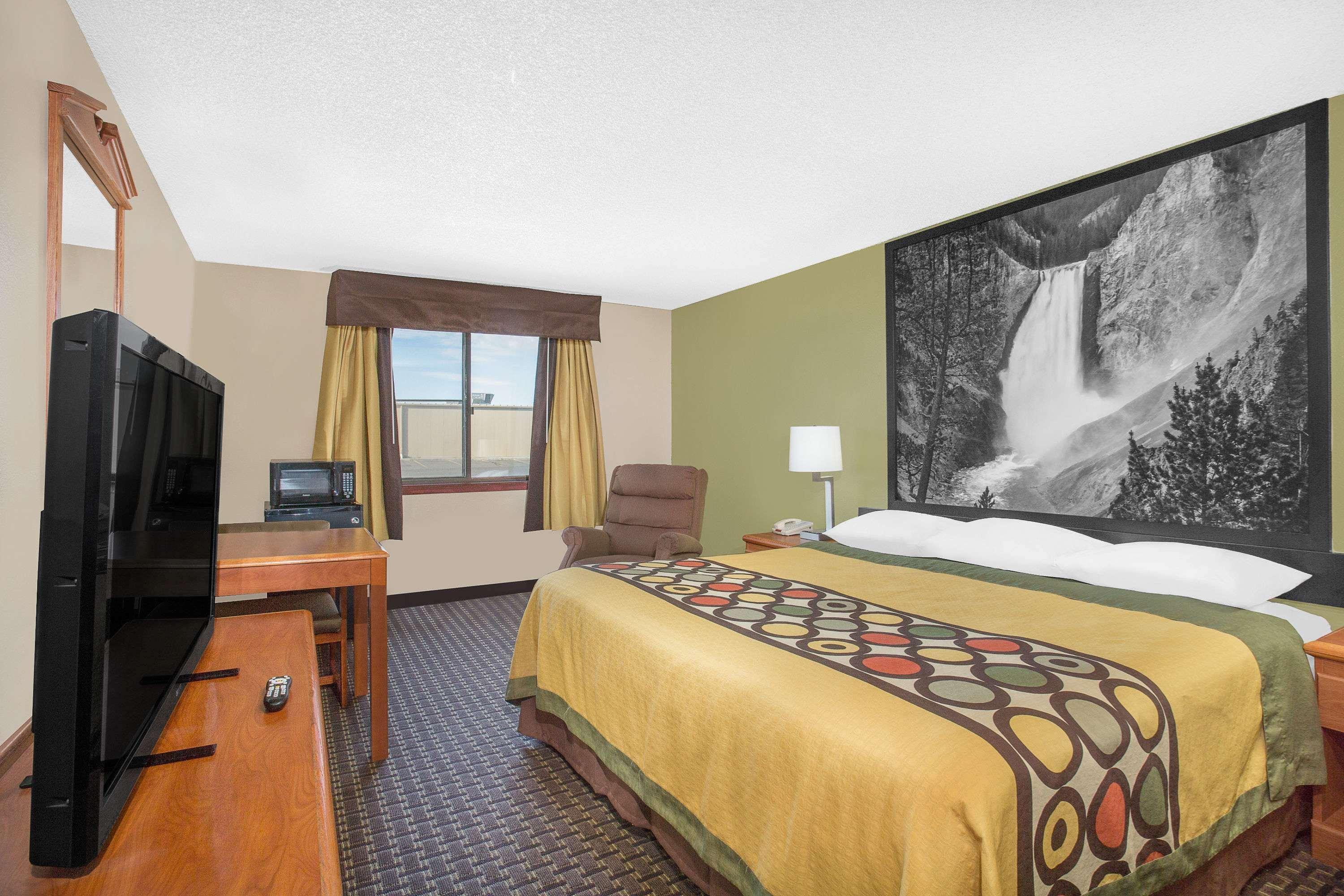 Super 8 By Wyndham Riverton Exterior photo