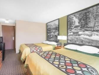 Super 8 By Wyndham Riverton Exterior photo