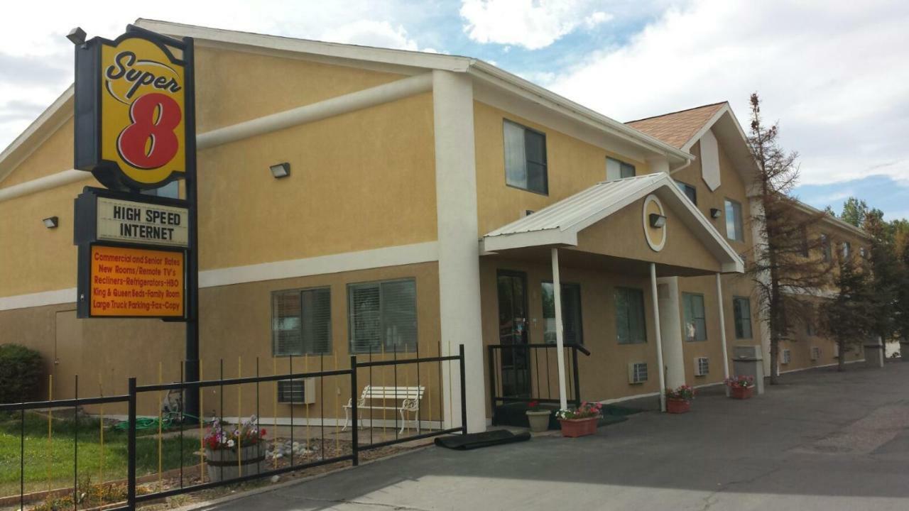 Super 8 By Wyndham Riverton Exterior photo